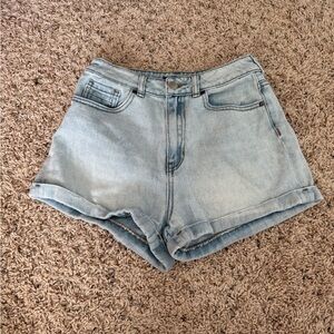 Kendall and Kylie High Rise Light Wash Jean Shorts Denim Summer Vacation Sz 26